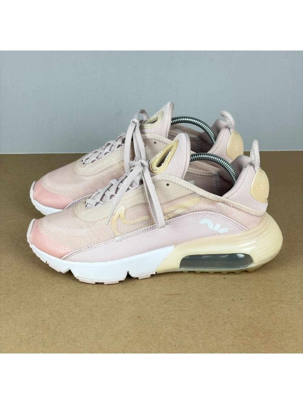 Nike Air Max 2090 Athletic Shoes Womens 7 Pale Pink Sneakers Low Top Lace Up